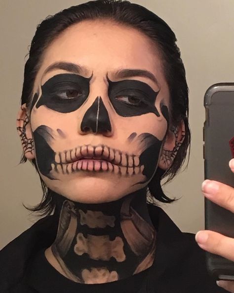 Skeleton Man Makeup, Guy Skull Makeup, Sketelon Makeup, Skull Make Up Men, Skull Make Up Easy, Skull Mouth Makeup, Scream Make Up Looks, Halloween Make Up Ideas Creative, Skeletonmakeup Halloween