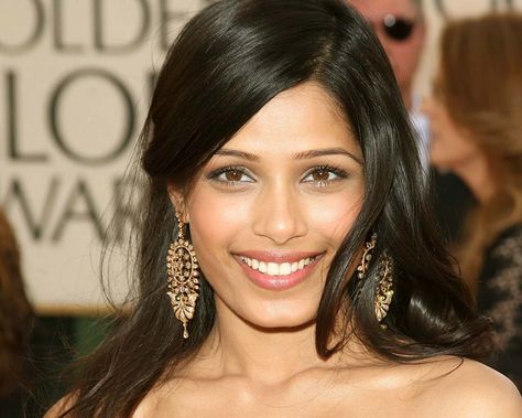 Frieda Pinto, Celebrity Wedding Makeup, Freida Pinto, Natural Wedding Makeup, Celebrity Makeup, Girl Face, Celebrity Weddings, Bridal Makeup, Wedding Makeup