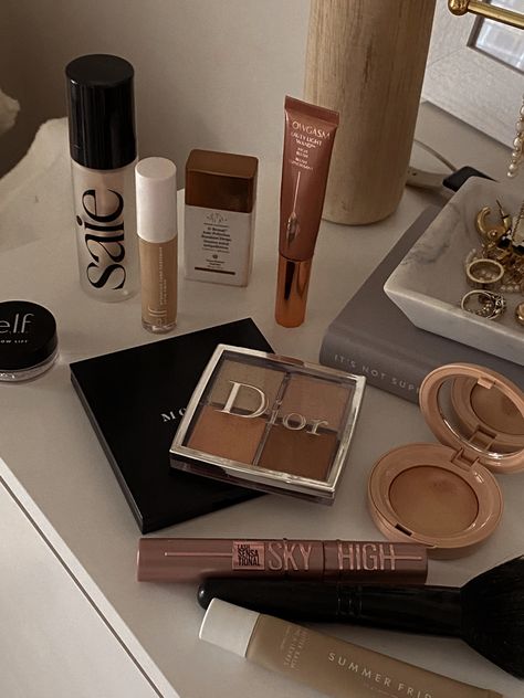 Makeup recommendations clean aesthetic look neutral Clean Cool Girl Aesthetic, Clean Girl Aethstetic, Classy Clean Girl Aesthetic, Makeup Pictures Aesthetic, Clean Girl Aesthetic Vision Board, Clean Girl Makeup Aesthetic, That Girl Astetic, Neat Girl Aesthetic, Clean Girls Aesthetics