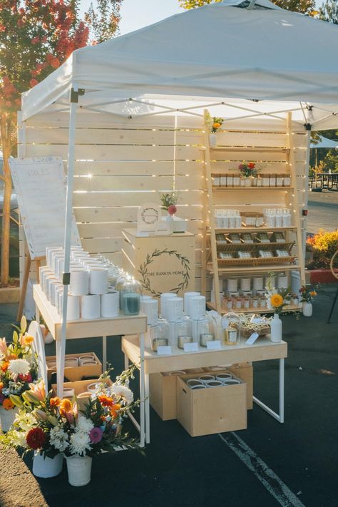 Cute Pop Up Booth Ideas, 10x20 Vendor Booth Layout, Round Table Retail Display, 6ft Table Vendor Display, Soap Stands Display Ideas, Candle Vendor Booth, Boho Vendor Booth, Outdoor Booth Design, Candle Craft Show Display