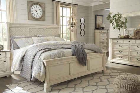 Farmhouse Style: Where to Buy Modern Farmhouse Furniture and Decor Ashley Bedroom Furniture Sets, Ashley Furniture Bedroom, Farmhouse Bedroom Set, Farmhouse Bedroom Furniture, White Bedroom Set, Modern Farmhouse Furniture, Modern Farmhouse Bedroom, Cama King, King Bedroom Sets