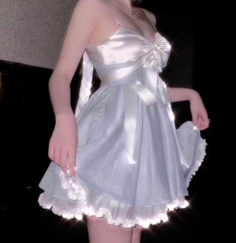 A short silk dress. The dress has a light blue skirt and a white bow-shaped top. A grainy and glittery filter has been placed over the image Under The Moonlight, 파티 드레스, Really Cute Outfits, Mode Inspiration, Fancy Dresses, Look Cool, Cute Fashion, Look Fashion, Pretty Dresses