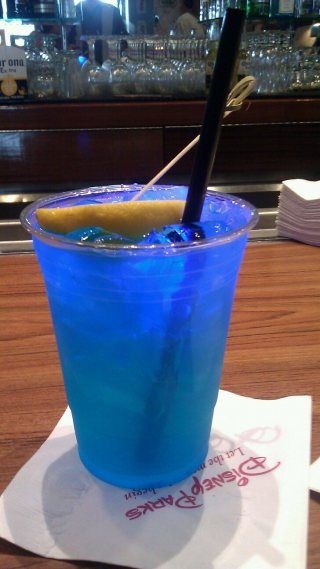 (DISNEY!!!) Electric Lemonade. Great cocktail, or greatest cocktail? Electric Lemonade, Disney Cocktails, Blue Drink, Citrus Vodka, Coctails Recipes, Blue Drinks, Disney's Hollywood Studios, Happy Hour Drinks, Lemonade Drinks