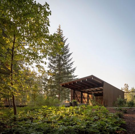 The former home of devoted botanists John and Lilla Leach, Leach Botanical Garden celebrates their contributions to the study of native plants in the Pacific N… Landscape Architecture Magazine, Garden Improvement, Olson Kundig, Portland City, Tree Canopy, Pollinator Garden, Structure Design, Global Design, The Study