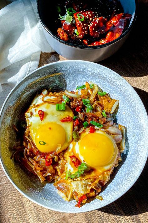 Asian Egg Recipe, Fried Egg Recipes, Soy Sauce Eggs, Asian Breakfast, Egg Lunch, Eggs Dinner, Asian Dinners, Soy Recipes, Easy Asian Recipes