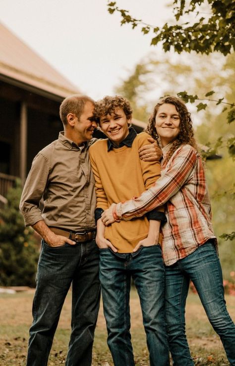 #family #familyphotography #familyphotographer #fall #fallsession #knoxvilletn #tennesseephotographer #johnsoncityphoto #teenagefamilysession #Teenagers Family Pictures With Teenagers Sons, Family Photo Poses With Teenage Children, Family Photoshoot With Teenage Boys, Father Son Poses Photo Shoot, Family Photo With Teenage Boys, Family Of Three Poses Older Kid, Family Poses With Teenagers, Teenage Family Photoshoot, Family Picture Ideas With Teenagers