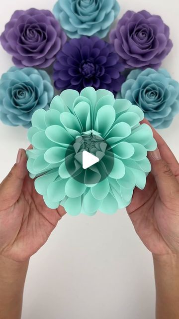 Folded Paper Flowers, Flower Dahlia, Paper Flowers Diy Easy, 2 Template, Paper Dahlia, Dahlia Bouquet, Paper Flower Art, Paper Flower Template, How To Make Paper Flowers