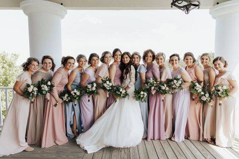 Carlin Stewart with her Bridesmaids Evan Stewart, Carlin Bates, Bates Family Blog, Duggar Wedding, Bates Family, Bridesmaids And Groomsmen, Wedding Officiant, Large Weddings, Brides And Bridesmaids