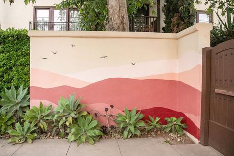 Mural Wall Art Exterior, Decorate Outside Wall, Outside Wall Painting Ideas, Painted Garden Wall, Spa Mural, Outdoor Wall Paint, Exterior Murals, Wall Murals Diy, Garden Mural