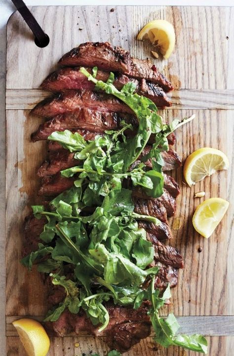 Steak Diner, Dinner Party Entrees, Summer Potluck Recipes, Party Entrees, Arugula Recipes, Grilled Steak Recipes, Enjoy Your Meal, Dinner Party Summer, Dinner Party Menu