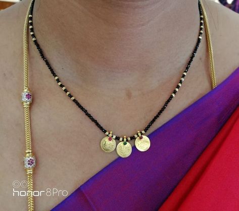 Chain Black Beads With Lakshmi Kasu, Nallapusalu With Lakshmi Kasu, Black Beeds Pendent, Black Beads With Kasu, Outfits With Gold Jewelry, Simple Black Beads, Black Beads Mangalsutra, Gold Jewelry Outfits, Black Beads Mangalsutra Design