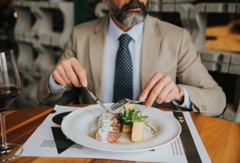 How To Attend A Fine Dining Restaurant In Style (Etiquette Tips For Men) Table Setting Guide, Table Setting Etiquette, Good Table Manners, Eating Table, Winter Resort, Dining Etiquette, Etiquette And Manners, Table Manners, Dining Restaurant