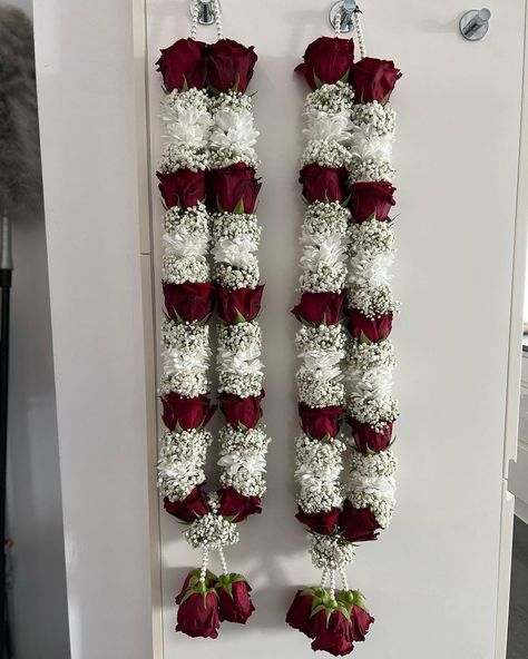 Sangavi Maalai (@sangavimaalai) • Instagram photos and videos Wedding Maalai Designs, Maalai For Wedding Reception, Rose Mala For Wedding, Jaymala For Wedding, Garland Wedding Indian, Wedding Mala Rose, Poola Dandalu, Pelli Dandalu, Mala Ideas