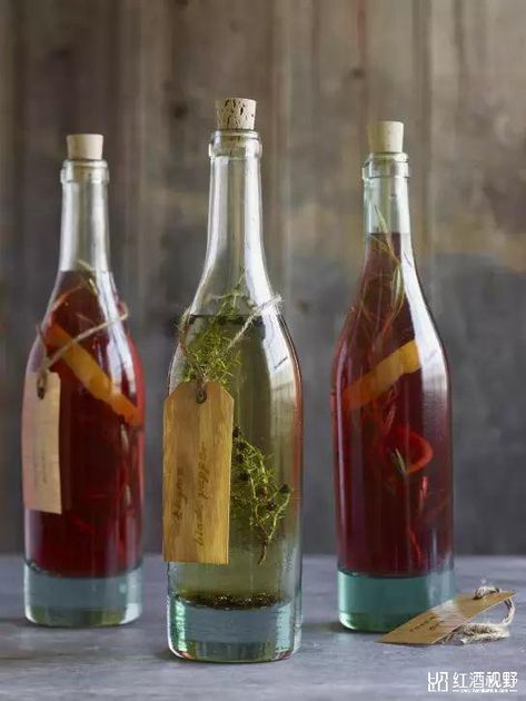 10 Sophisticated Wine Bottle Crafts | How To Build It Herbalist Kitchen, Diy Salad Dressing, Diy Vinegar, How To Make Vinegar, Herbal Vinegar, Flavored Vinegars, Infused Vinegars, Old Wine Bottles, Flavored Oils