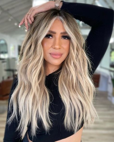 Blonde Balayage Shadow Root Money Piece, Blonde Babylights Money Piece, Blonde Hair With Root Melt And Money Piece, Root Stretch With Money Piece, Moneypiece Balayage Blonde, Sandy Blonde Money Piece, Haulage With Money Piece, Brunette Blonde Front Pieces, Long Blonde Hair Money Piece