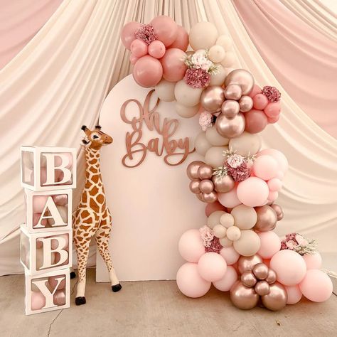 Giraffe baby shower ideas - A Pretty Celebration Beige Balloon Garland, Giraffe Baby Shower Cake, Giraffe Baby Shower Theme, Baby Shower Balloon Arch, Fiesta Shower, Baby Shower Sweets, Baby Shower Dessert Table, Boy Baby Shower Ideas, Baby Shower Theme Decorations