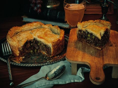 Medieval Meat Pie Medieval Meat Pie, Tavern Aesthetic Medieval Food, Middle Ages Food, Tavern Food Medieval, Domesticity Aesthetic, Dnd Tavern Food, Medieval Food Ideas, 1800s Food, Medieval Food Recipes