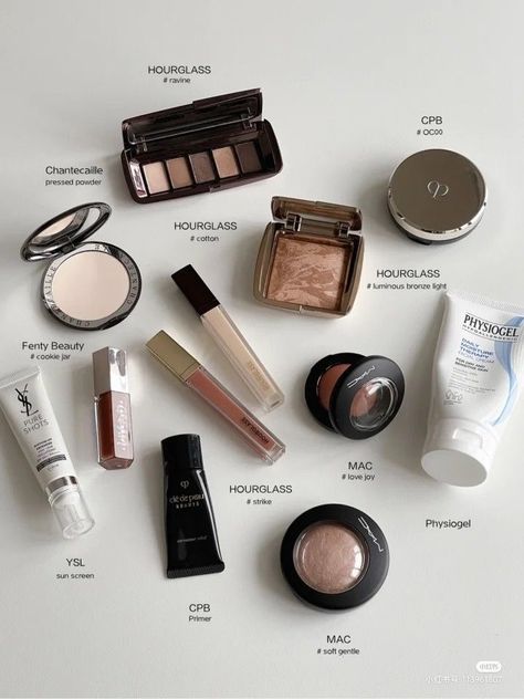 Minimal Makeup Products Aesthetic, Minimalist Makeup Collection Aesthetic, Good Makeup Brands, Minimal Makeup Collection, Pretty Makeup Products, Viral Makeup Products, Winter Makeup Looks, Makeup Winter, Best Makeup Brands