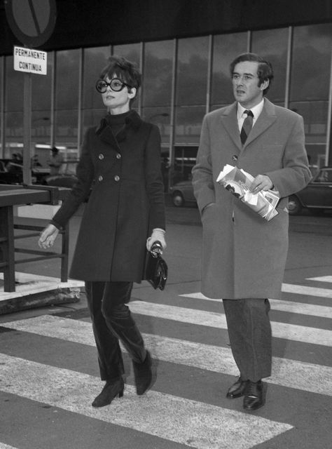 February 14, 1969 With Andrea Dotti at the airport in Rome, Italy Audrey Hepburn Outfit, Audrey Hepburn Photos, Audrey Hepburn Style, Hepburn Style, French Girl Style, White Sleeveless Blouse, At The Airport, Striped Mini Dress, Classic Fashion