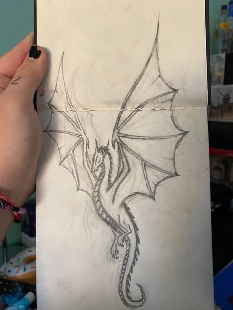 Dragons Aesthetic Drawing, Drawings Of A Dragon, Cool Drawings Of Dragons, Dragon Sketch Pencil Easy, Dragon Eye Drawing Sketch, Drawing Ideas Dragon Easy, Fantasy Drawing Ideas Inspiration, Dragon Artwork Drawing, Drawing Dragons Sketches