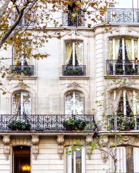 TheFullerView Architecture Parisienne, Georgiana Design, Case In Pietra, Parisian Architecture, English Manor Houses, Paris Architecture, Trendy Apartment, French Style Homes, Parisian Life