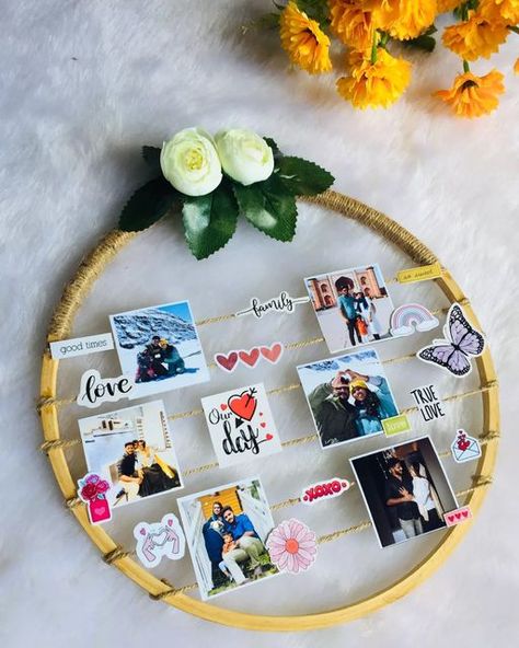 Art Ideas For Birthday Gifts, Wedding Anniversary Craft Ideas, Handmade Gifts Embroidery, Friends Wedding Gift Ideas, Diy Framed Art Ideas, Gift For Best Friend Wedding, Diy Gift With Photos, Handmade Frames Ideas Creative, Paper Frames For Pictures