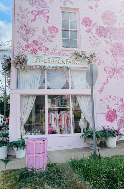 Love Shack Fancy Nashville, Love Shack Fancy Background, Love Shack Fancy Backdrop, Love Shack Fancy Store Decor, Love Shack Fancy New York, Lsf Aesthetic, Boutique Exterior, Loveshack Fancy, Love Shack Fancy