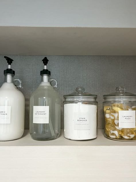 Laundry Room Organization Aesthetic, Laundry Supply Storage, Organization Ideas Laundry Room, Simple Laundry Room Organization, Minimal Laundry Room Organization, Laundry Apartment Ideas, Utility Room Decor Ideas, Small Laundry Room Accessories, Organized Laundry Detergent