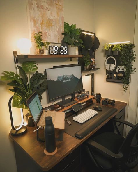 Happy Setup �👨‍💻 📸 @_lifeofsx If you like setup related content follow Us... #workspaceinspo #deskaccessories #deskchair #desktop #deskenvy #studydesk #workdesk #flexibleworkspace #desksituation #desktopwallpaper #workspacesolutions #deskgoals #desktops #workspacegoal #deskdecoration #deskdecor #workspace #desklife #desktoppc #workspacestyling Cozy Corporate Office Decor, Desktop Computer Setup Small Space, Male Pc Setup, Photo Editing Desk Setup, Dark Brown Desk Setup, Brown Desk Setup Aesthetic, Consulting Office Design, Earth Tone Desk, Small Apartment Gaming Setup