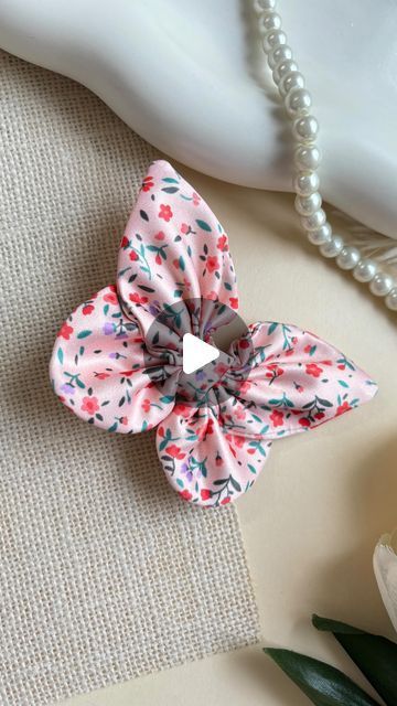 Bow Hairstyles, Hair Pins Diy, Bow Making Tutorials, How To Make Butterfly, Hair Bow Video, Butterfly Clothes, Butterfly Tutorial, Ribbon Sewing, Hairstyles Design