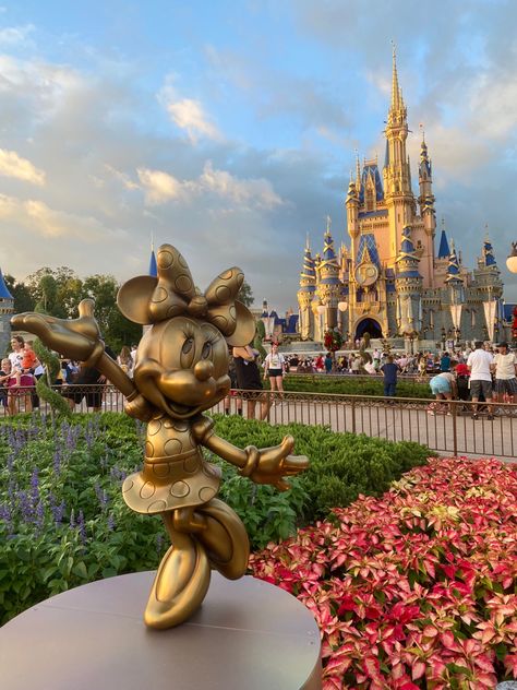 Disneyland Florida Aesthetic, Disney Vision Board, Disney Aesthetic Photos, Orlando Photo Ideas, Disney Paris Aesthetic, Disney Asthetics Photos, Disneyland Paris Photo Ideas, Walt Disney World Aesthetic, Disneyland Paris Aesthetic