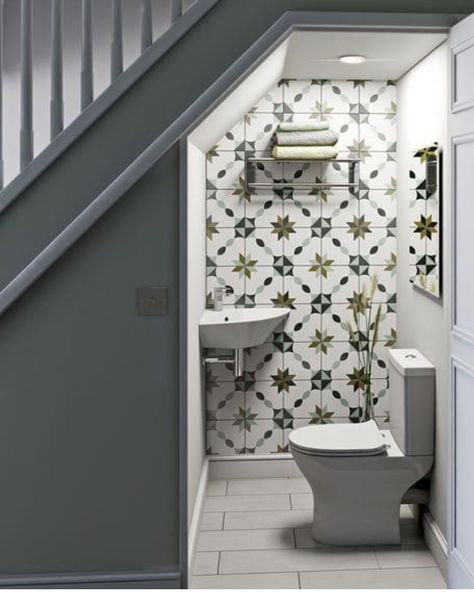 Understairs Toilet, Tiny Powder Room, Small Downstairs Toilet, Bathroom Under Stairs, Mini Bad, Toilet Room Decor, Beautiful Bathroom Designs, Small Toilet Room, Downstairs Toilet