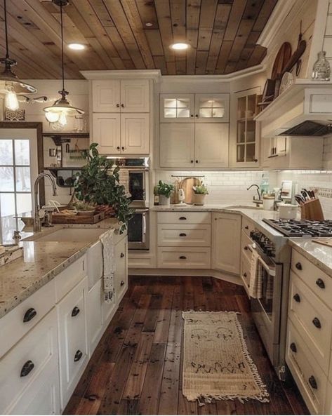 Big Kitchen Ideas Farmhouse, Ranch Kitchen Ideas, Cottage Style Kitchen Ideas, Ranch Style Kitchen, Farmhouse Interior Ideas, Timeless Home Design, Rustic Farmhouse Kitchen Ideas, Rustic Kitchen Design Ideas, Farmhouse Kitchen Design Ideas