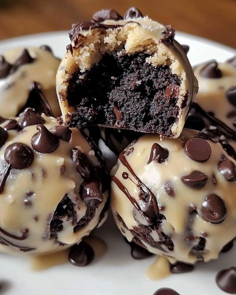 Chocolate Chip Cookies Aesthetic Korean, Food And Drink Dessert, Cookie Dough Ball, Chocolate Chip Cookie Dough Brownies, Snacks Homemade, Cookie Brownie, Mini Brownies, Food Party, Easy Baking Recipes Desserts