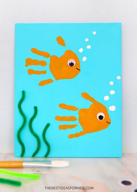 Disney Handprint Crafts, Preschool Handprint Crafts, Ocean Toddler Crafts, Wobbler Activities, Water Animals Activities For Kids, Fish Crafts For Toddlers, Fish Activities For Toddlers, Water Art For Kids, Easy Toddler Arts And Crafts