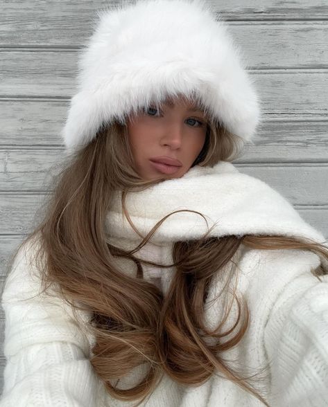 Fuzzy Bucket Hat Outfit, Winter Bucket Hat, Hat Aesthetic, Snow Outfit, St Moritz, Winter Outfit Inspiration, White Faux Fur, Outfits With Hats, Winter Aesthetic