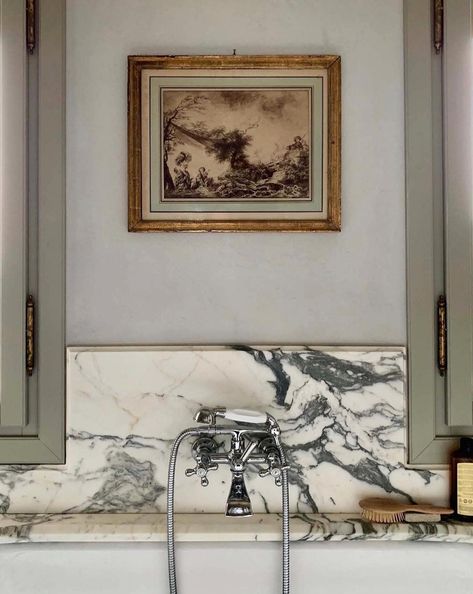 Gorgeous Trend Alert: Arabescato Marble - Kaitlin Madden Home Blogger European Bathroom Design, Painted Beadboard, Home Decor Tips And Tricks, Vintage Bathroom Remodel, Decor Tips And Tricks, European Bathroom, Industrial Home Decor, Arabescato Marble, Industrial Home