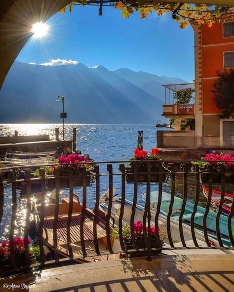 Lake Como, Italy ! Comer See, Garda Italy, Summer Bucket Lists, Beautiful Places To Travel, Lake Como, Positano, Travel Inspo, Pretty Places, Dream Destinations