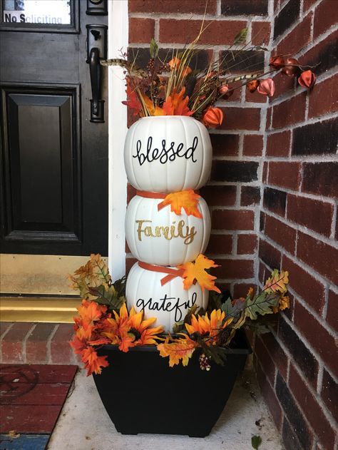 Used the plastic pumpkins and painted them off white. Might have been better to use vinyl letters without bling so you can easily spray  sealant. Fall Flower Arrangements Centerpieces Wedding Ideas, Fall Front Porch Bench Decor, Plastic Pumpkin Decorating Ideas, Plastic Pumpkins Crafts, Fall Centerpiece Ideas, Fall House, Image Halloween, Porch Decorations, Harvest Decor