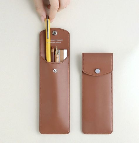 Small Leather Projects, Leather Packaging, Leather Pen Case, Corporate Gift Baskets, Leather Pencil Case, Leather Workshop, Leather Card Wallet, Pen Pouch, Leather Ideas