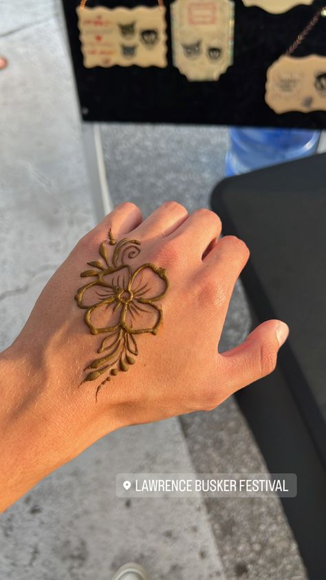 Simple Henna Flower Designs, Small Henna Flower, Henna Hand Flower, Simple Henna Designs Flower, Simple Flower Henna, Hawaii Henna, Vacation Henna, Hibiscus Henna Designs, Hawaiian Henna Designs