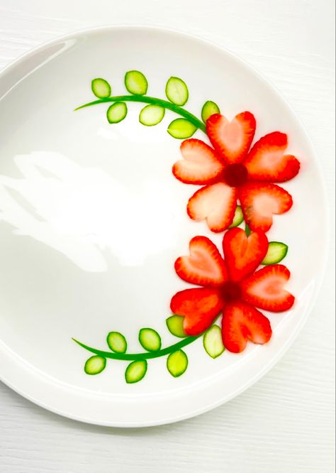 Fruit Salad Plating, Fruit Salad Decoration, Salad Decoration Ideas, Salad Decoration, Vegetable Drawing, Dubai Garden, Homemade Cookbook, Food Decorations, Decorações Com Comidas