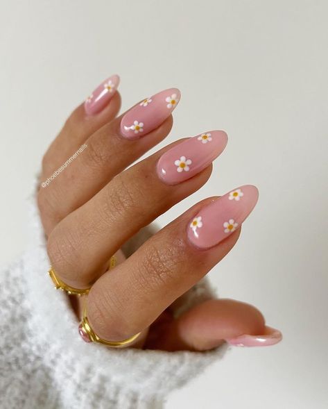 Pink White Nails, April Nails, Light Pink Nails, Daisy Nails, Basic Nails, Vacation Nails, Minimalist Nails, Floral Nails, Nails Designs