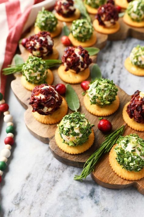 Dinner Party Canapes Appetizer Ideas, Christmas One Bite Appetizers, Cracker Canapes, Mini Appetizers For Party, Catering Bites, Ritz Cracker Appetizers, Mini Bites Appetizers, Christmas Cocktail Party Appetizers, Mini Cheeseballs