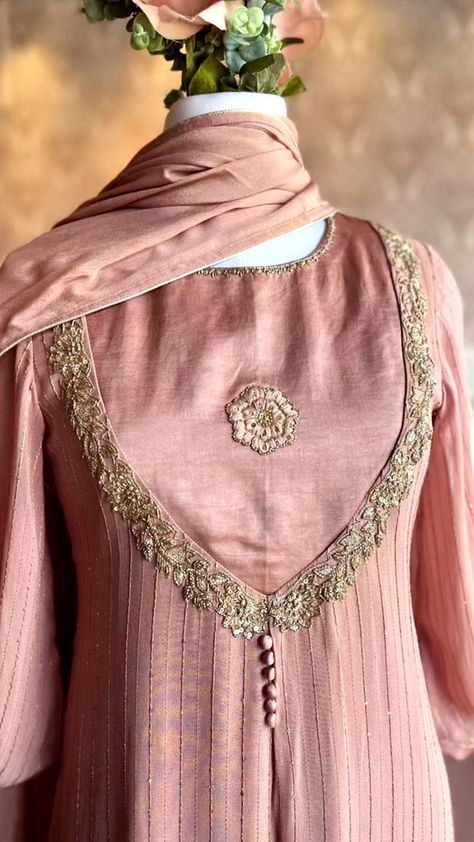 Anarkali Neck Embroidery Designs, Latest Indian Suit Designs, Back Design For Suit, Anarkali Handwork Designs, Suit Back Neck Designs Indian Style Latest, Latest Salwar Suit Designs 2024, Latest Anarkali Designs 2024, Handwork Neck Design, Latest Kurti Designs Pattern 2024