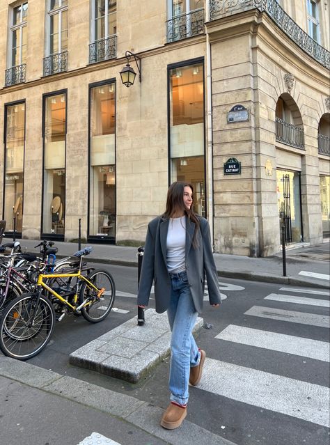 Matilda Djerf Sweater Vest, Ugg Tazz Styling, Ugg And Blazer Outfit, Blazer Fall 2023, Knit Vest And Skirt Outfit, Uggs And Blazer Outfit, Ugg Tasman Platform Outfit, Ugh Mini Platform Outfits, Uggs Tazz Outfit