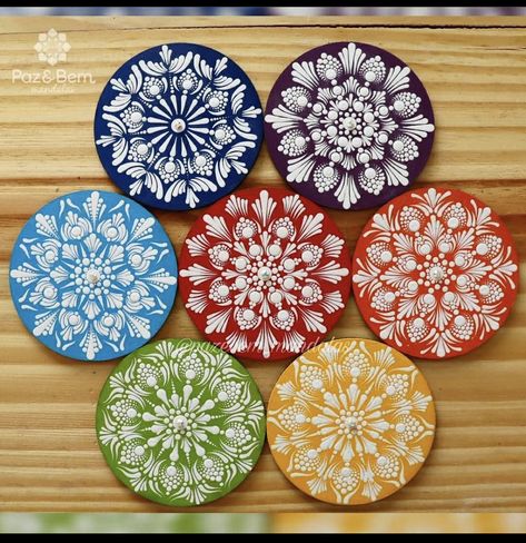 Basic Dot Mandala Patterns, Dot Painting Coasters, Mexican Art Painting, Mandala Book, Christmas Mandala, Easy Mandala Drawing, Wall Art Diy Paint, Coaster Art, Mandala Canvas