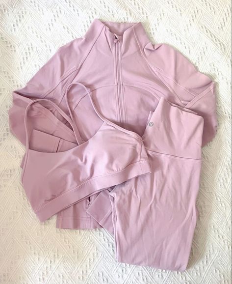 Lulemon Aesthetic, Lululemon Pink Outfit, Pink Sports Aesthetic, Pink Lifestyle Aesthetic, Aesthetic Gym Fits, Pink Gym Outfit, Pink Workout Gear, Pink Workout Clothes, Pink Workout Outfit