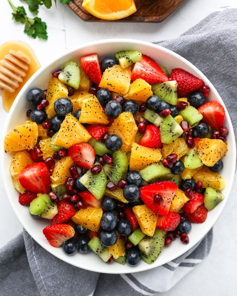 Light, refreshing and full of fresh seasonal fruit! This winter fruit salad is the perfect side dish for any meal! Winter Fruit Salad Recipe, Kalefornia Kravings, Fruit Salad Ingredients, Winter Fruits, Fruit Sweets, Country Ribs, Winter Fruit Salad, Sweet Dressing, Fruit Salad Recipe