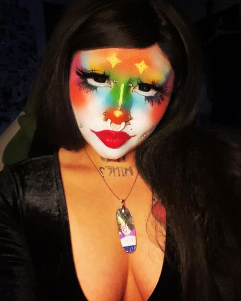 Alien Clown Makeup, Silly Makeup Looks, Weird Girl Makeup, Goth Clowncore Makeup, Star Clown Makeup, Clown Makeup Colorful, Rainbow Clown Makeup, Circus Moodboard, Weird Makeup Looks